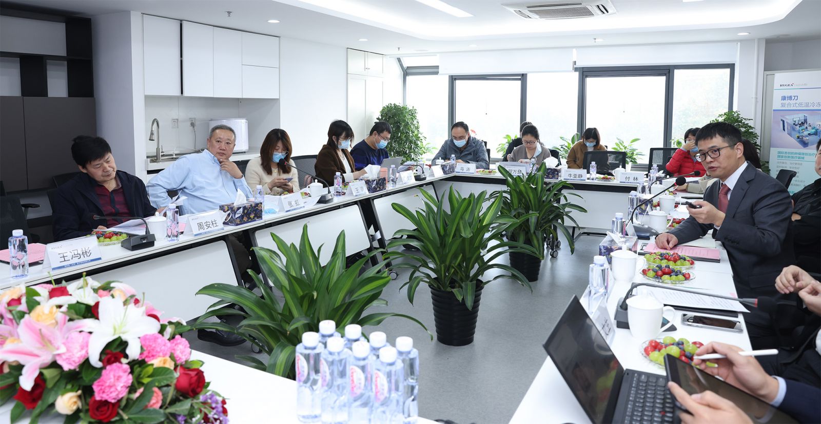 北京市科委、中關(guān)村管委會(huì)一級(jí)巡視員張虹一行蒞臨海杰亞醫(yī)療調(diào)研考察